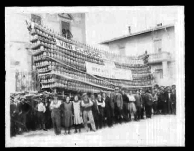 La "Nave dei fiaschi": foto storica del 1920